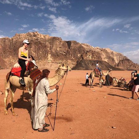 Friend Wadi Rum Bagian luar foto