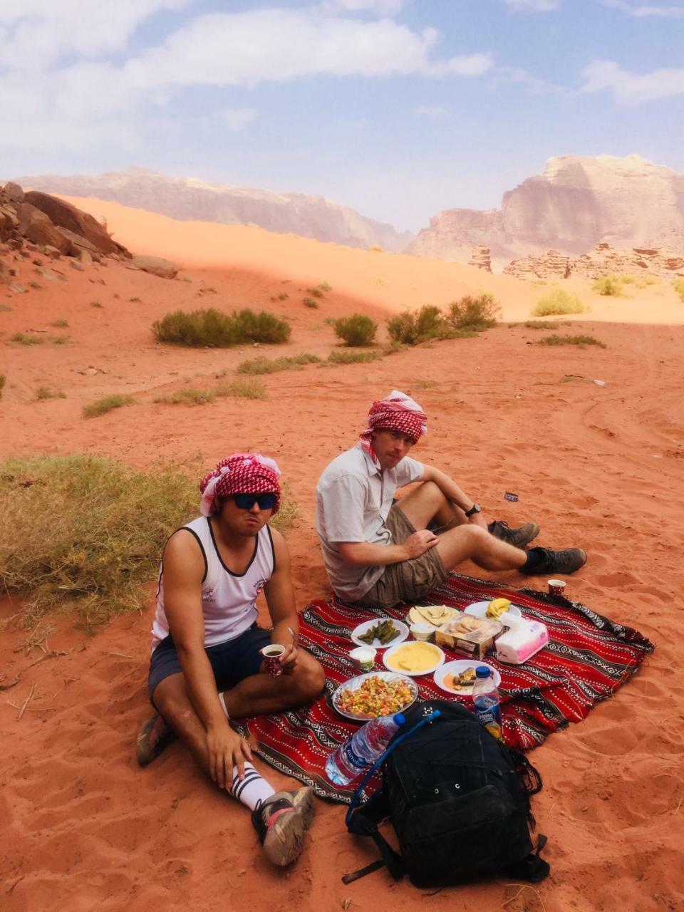 Friend Wadi Rum Bagian luar foto